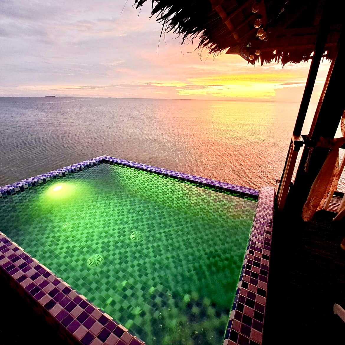 Hut Villa Esperanza with Private Pool